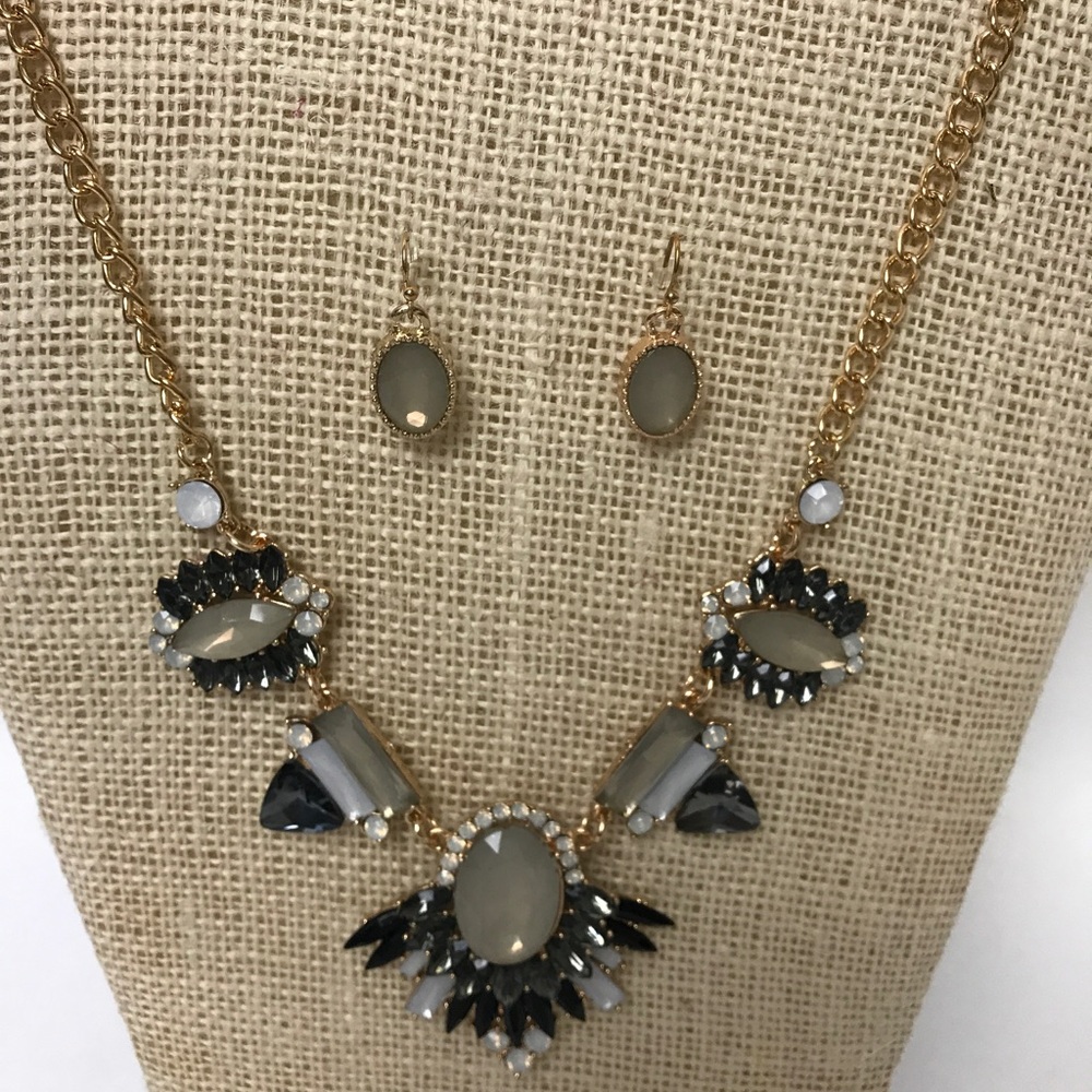 HP🎉Black & Ivory Crystal Statement Necklace Set - Picture 3 of 5